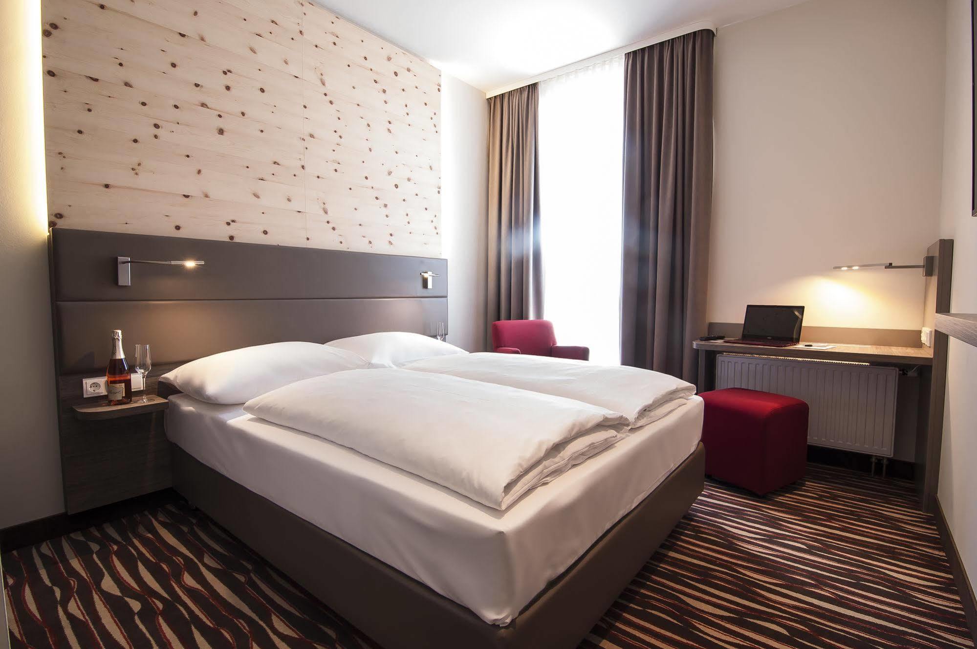 Amaro Hotel Bergkirchen  Extérieur photo
